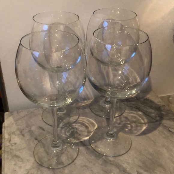 4 bubble shaped Wine Glasses 8 1/4 inches tall - Picture 2 of 7